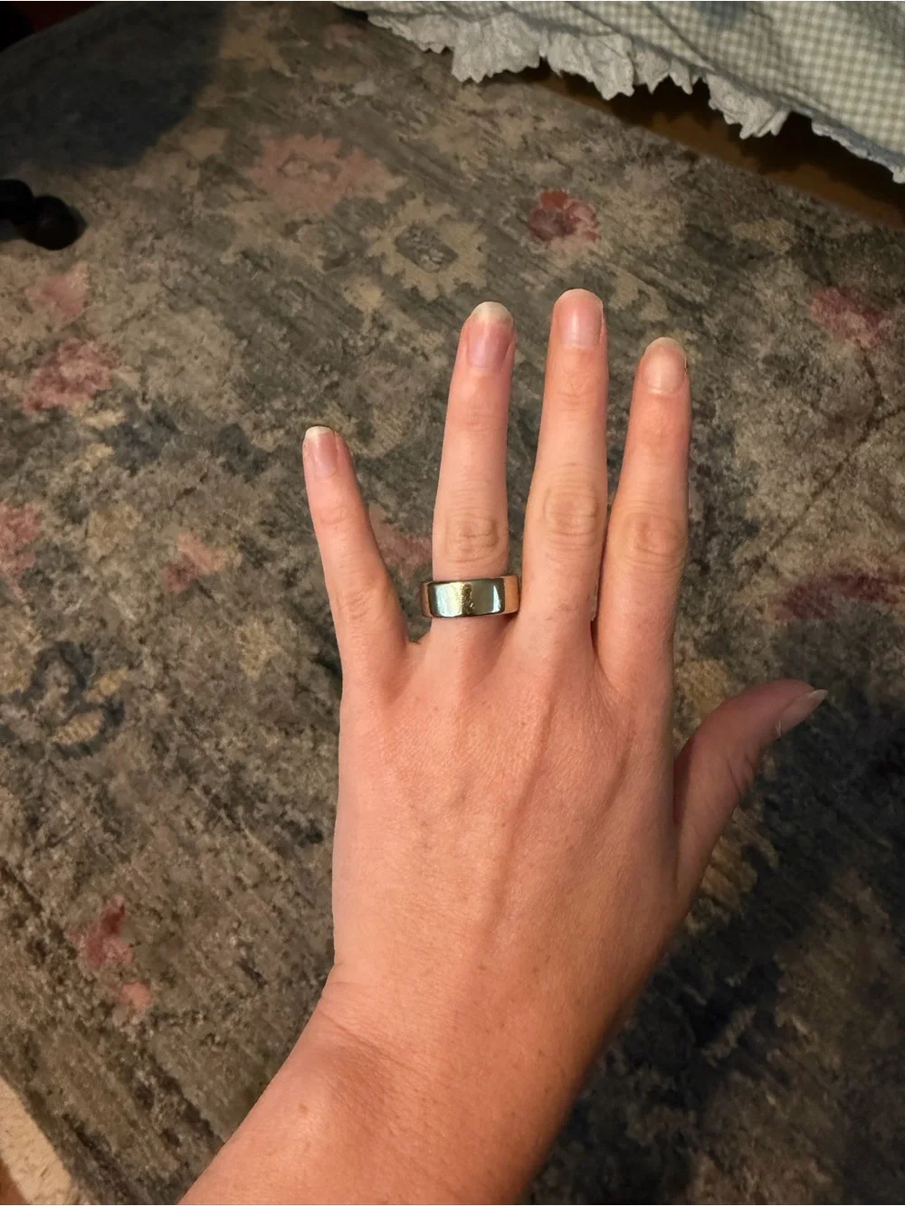 Oura Ring 4 - Gold (Size 6)